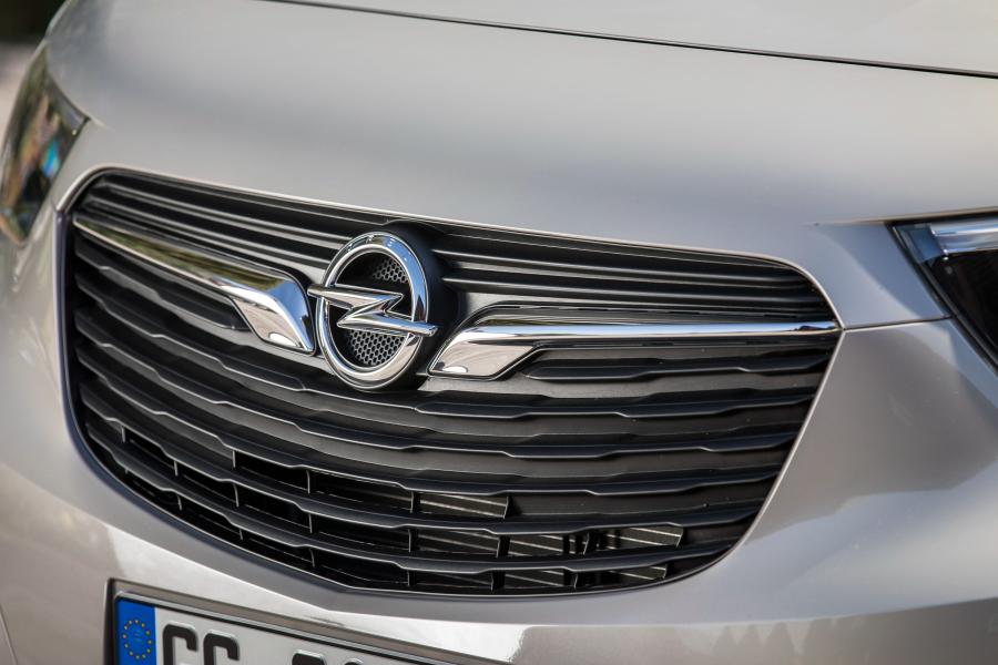 Логотип Opel Combo Life XL Turbo D 2018 года  (фото 18 из 30)